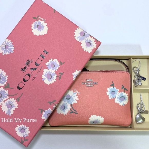 COPY - 🎁🌸COACH GIFT SET🎁🌸 - Picture 4 of 9